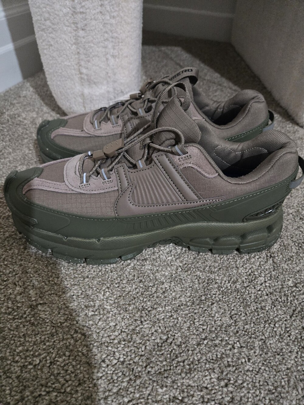 Brand New Nike Vomero Roam Black/Brown